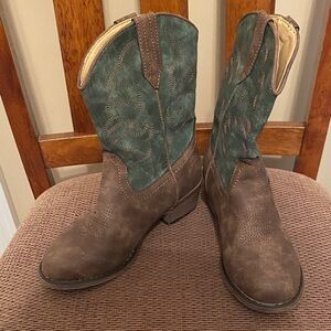 Silver Canyon Brown and Green Boots